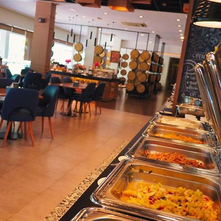 Opi Indah Hotel Palembang Eksteriør billede