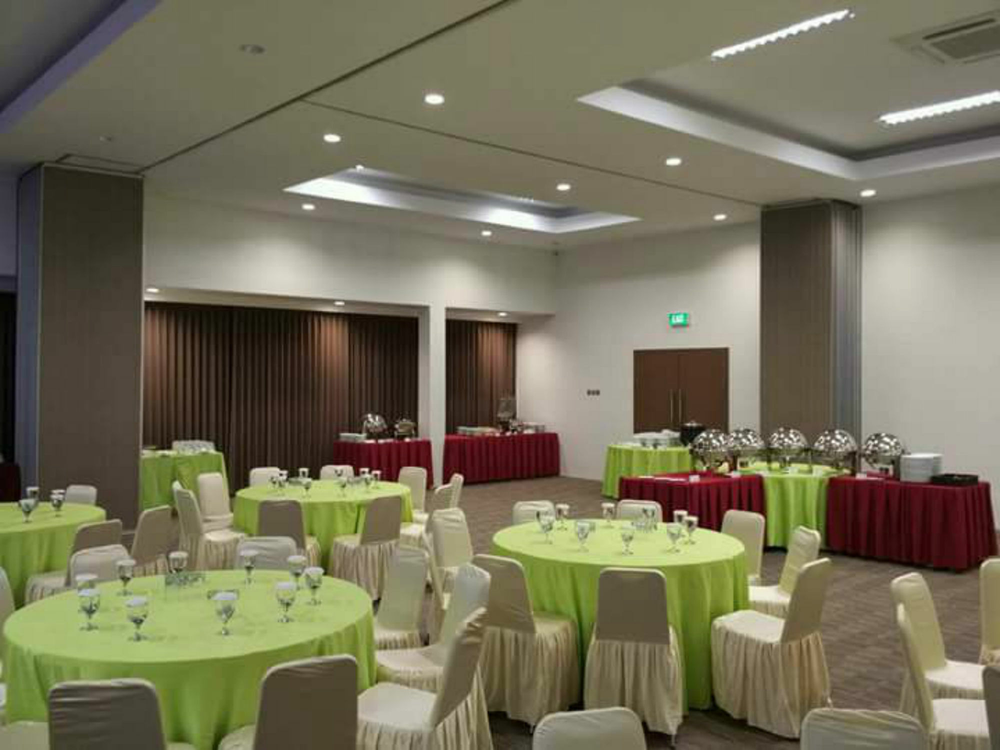 Opi Indah Hotel Palembang Eksteriør billede