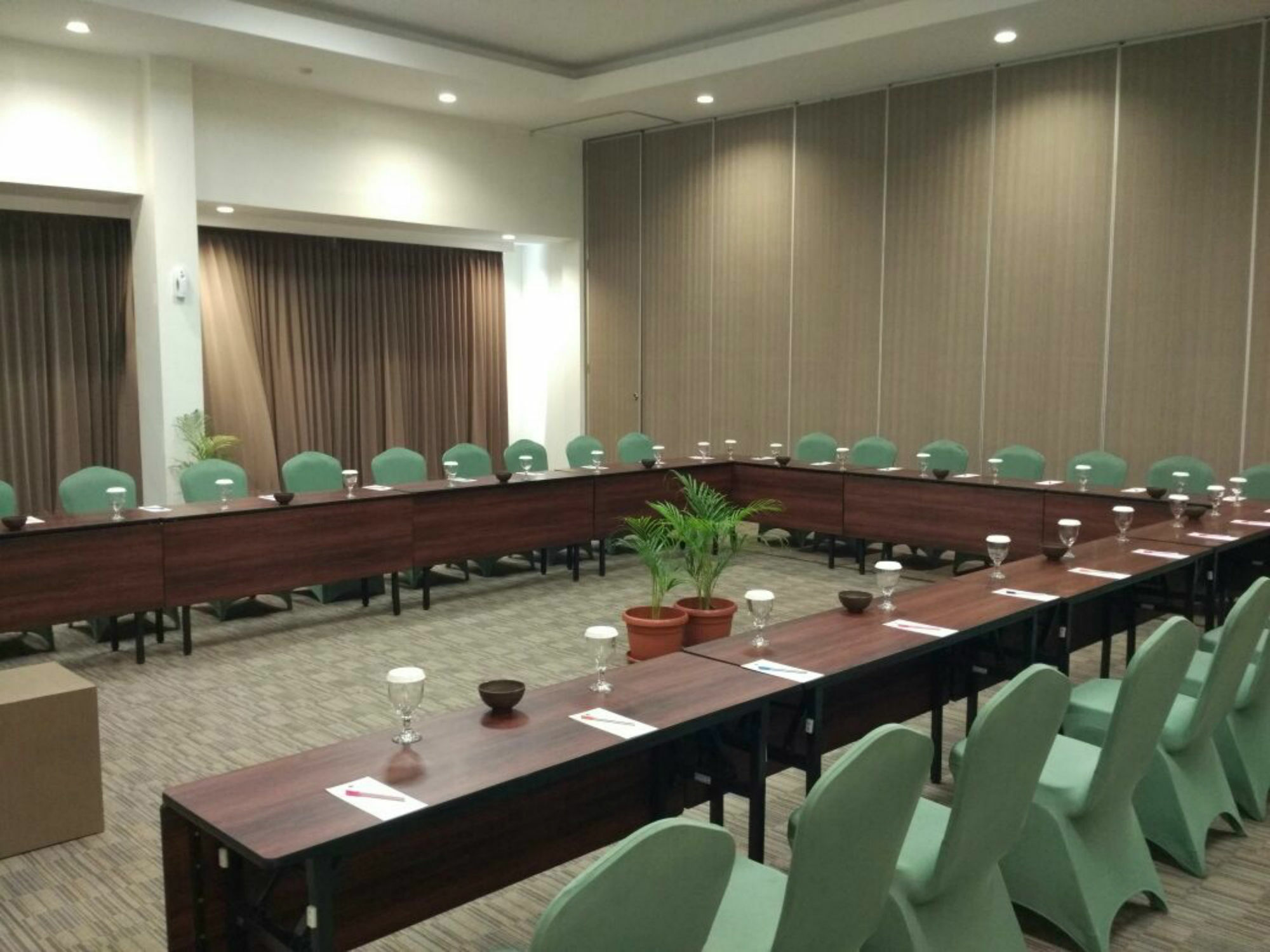 Opi Indah Hotel Palembang Eksteriør billede